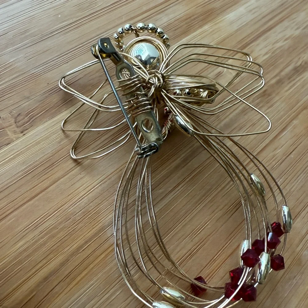 Handmade Carnelian‎ Crystal Gold tone wire angel pin red heart gold red accents